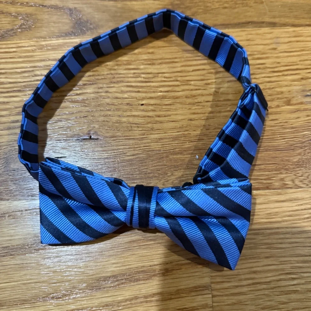 J.Khaki little boy bow tie